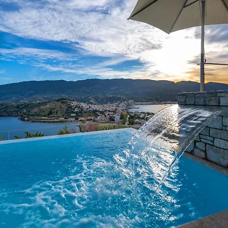 Mar-a-poros Villa *