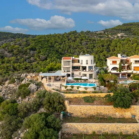 Mar-a-poros Villa *