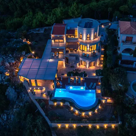 Mar-a-poros Villa Poros Town