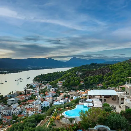Mar-a-poros Villa *