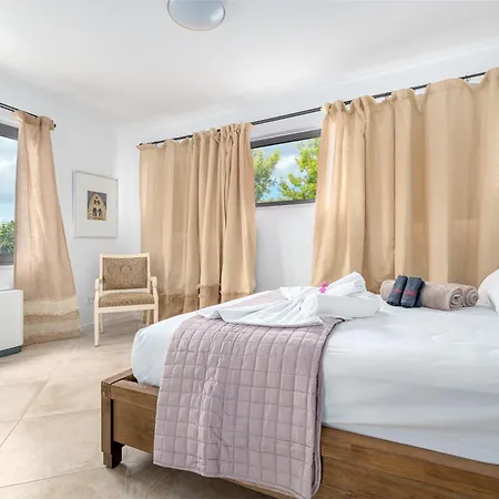 Villa Mar-a-poros *