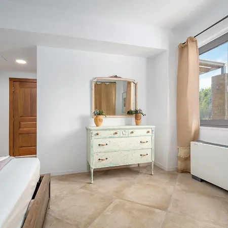 Mar-a-poros Villa