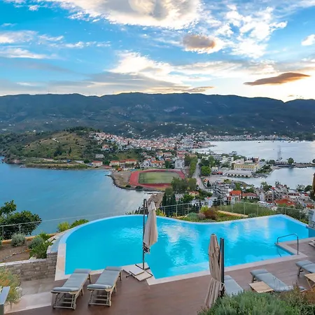 Mar-a-poros Villa *